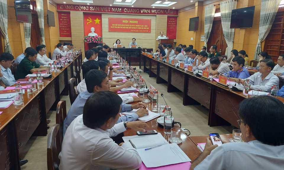 Ban Chấp hành Đảng bộ huyện Thạnh Hóa tổ chức hội nghị lần thứ 10, nhiệm kỳ 2020 - 2025