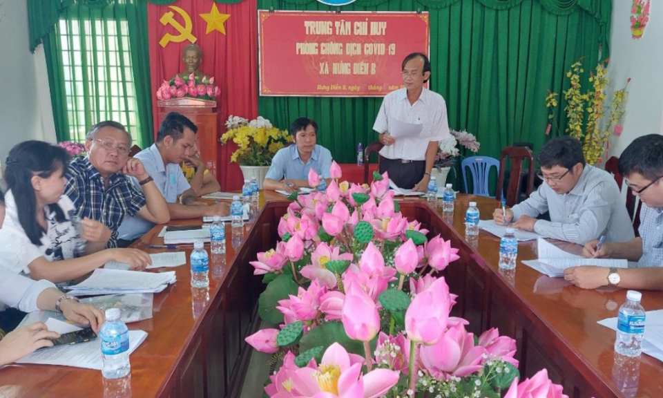 Kiểm tra về chi trả chế độ chính sách tại xã Hưng Điền B, huyện Tân Hưng