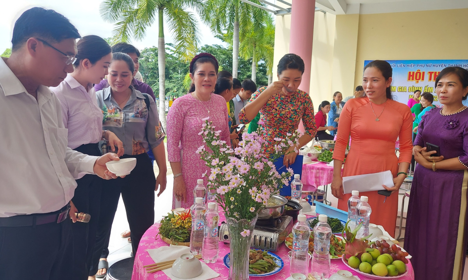 Hội Liên hiệp Phụ nữ huyện Thạnh Hóa  tổ chức Hội thi “Bữa cơm gia đình, ấm áp yêu thương”