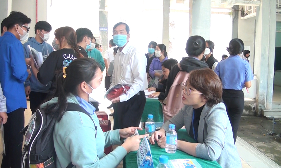 Đức Hòa tổ chức sàn giao dịch việc làm lưu động