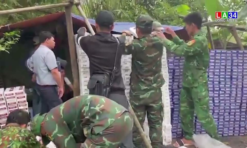 Bắt 4 đối tượng, thu giữ 12.200 gói thuốc lá ngoại nhập lậu