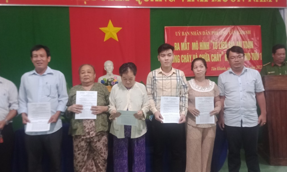 Phường Tân Khánh, TP Tân An ra mắt “Tổ liên gia an toan Phòng cháy và chữa cháy”