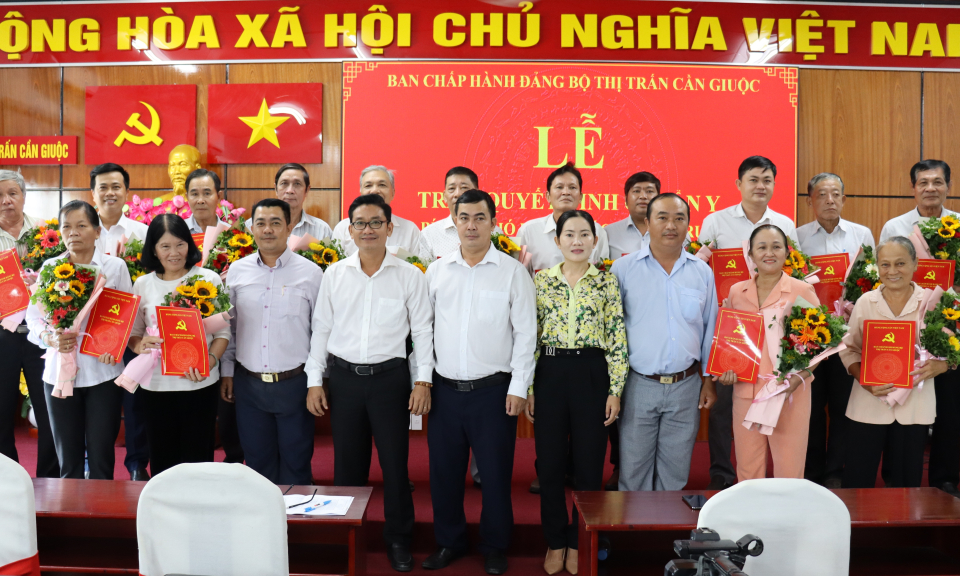 Cần Giuộc hoàn thành Đại hội chi bộ trực thuộc Đảng bộ cơ sở