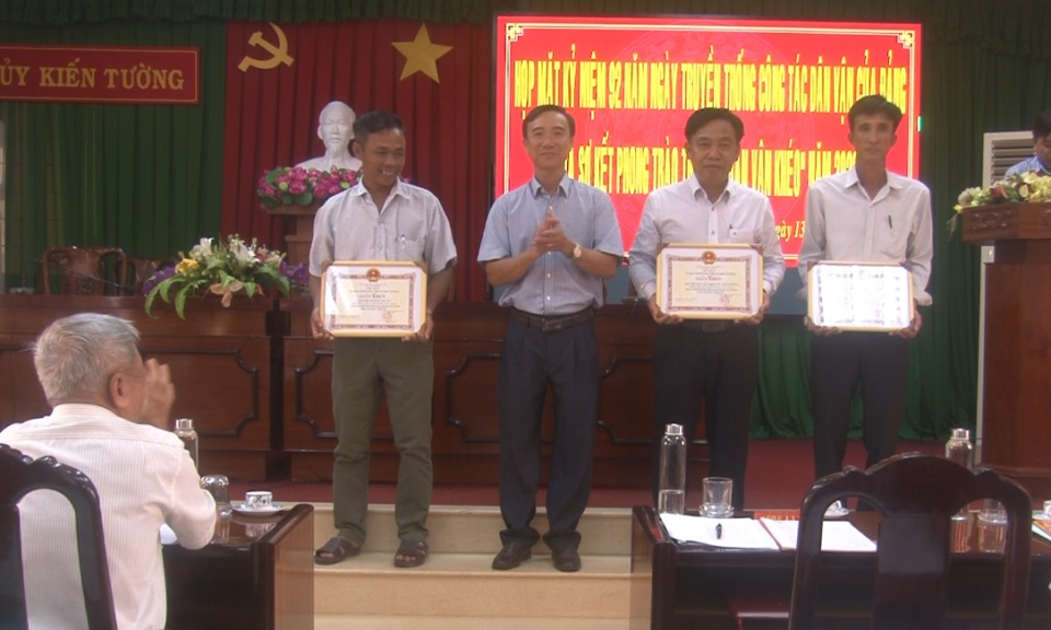 Kiến Tường kỷ niệm 92 năm Ngày truyền thống công tác dân vận của Đảng (15/10/1930-15/10/2022)