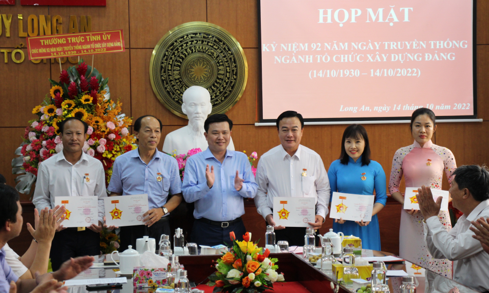 Họp mặt kỷ niệm 92 năm ngày truyền thống Ngành Tổ chức xây dựng Đảng