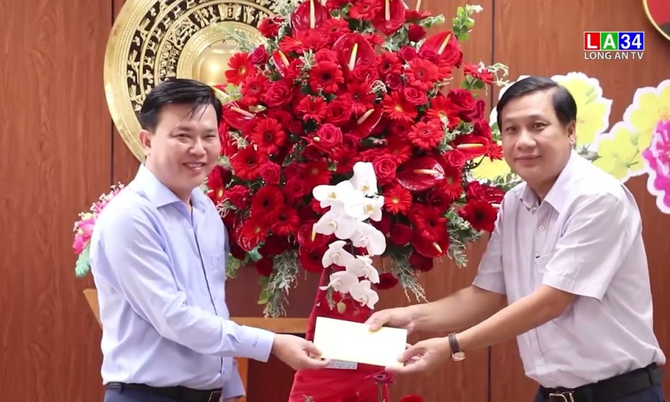 Thường trực Tỉnh ủy thăm và chúc mừng Ban Dân vận Tỉnh ủy và Hội nông dân tỉnh
