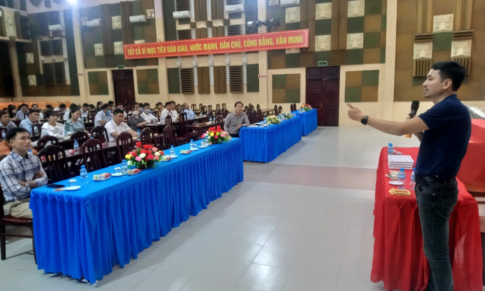 Thạnh Hóa nói chuyện chuyên đề cải cách hành chính