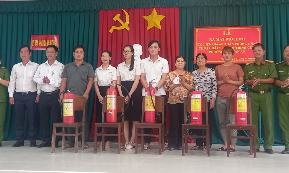 Thành phố Tân An ra mắt mô hình "Tổ liên gia an toàn phòng cháy chữa cháy" khu phố Bình Cư 3 – Phường 6