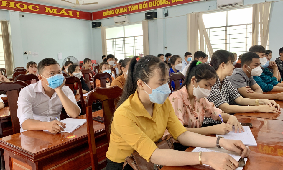 Tân Hưng khai giảng lớp bồi dưỡng kết nạp Đảng cho 85 quần chúng