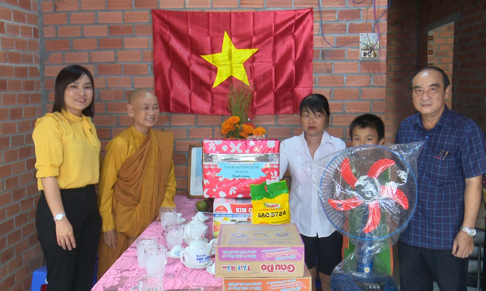 Đức Hòa trao nhà đại đoàn kết tại xã Lộc Giang