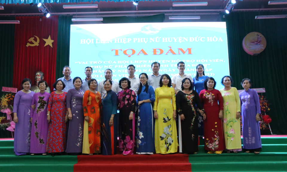 Đức Hòa tọa đàm “Vai trò của Hội LHPN huyện hỗ trợ hội viên, phụ nữ phát triển kinh tế gia đình”