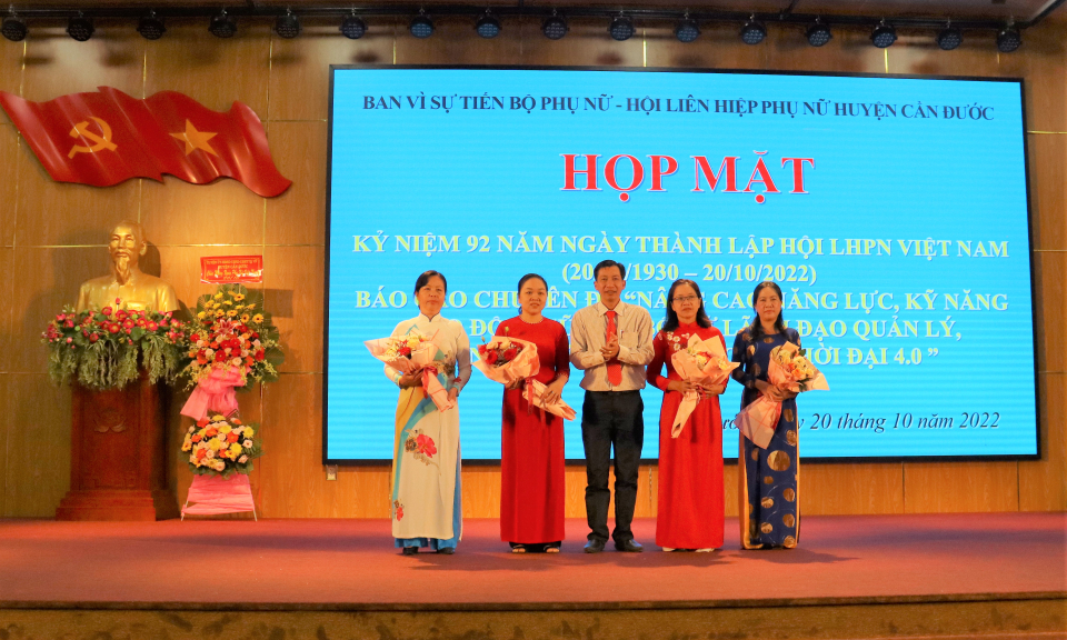 Cần Đước họp mặt kỷ niệm 92 năm Ngày Phụ nữ Việt Nam