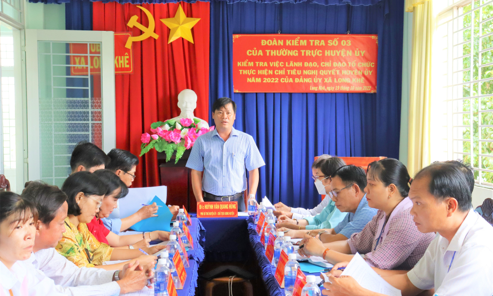 Chủ tịch UBND huyện Cần Đước kiểm tra tiến độ thực hiện Nghị quyết tại Long Khê