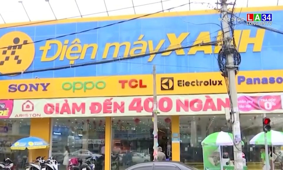 Vờ trú mưa nhờ rồi trộm 38 điện thoại của siêu thị điện máy