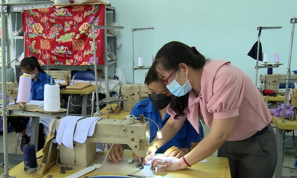 Phấn đấu đến năm 2025, 45% học sinh tốt nghiệp THPT học nghề trình độ cao đẳng