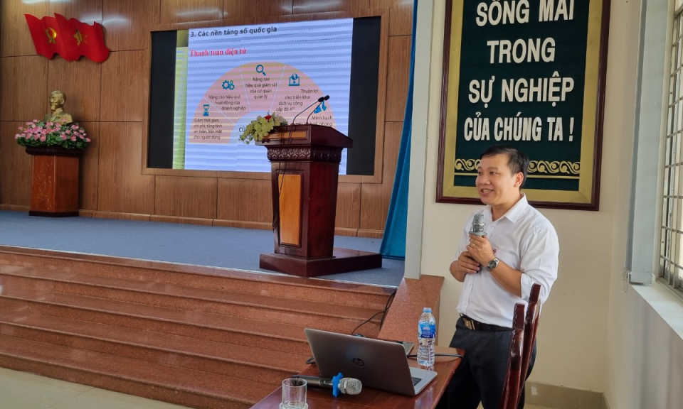 Thành phố Tân An tập huấn kỹ năng số cho tổ công nghệ số cộng đồng