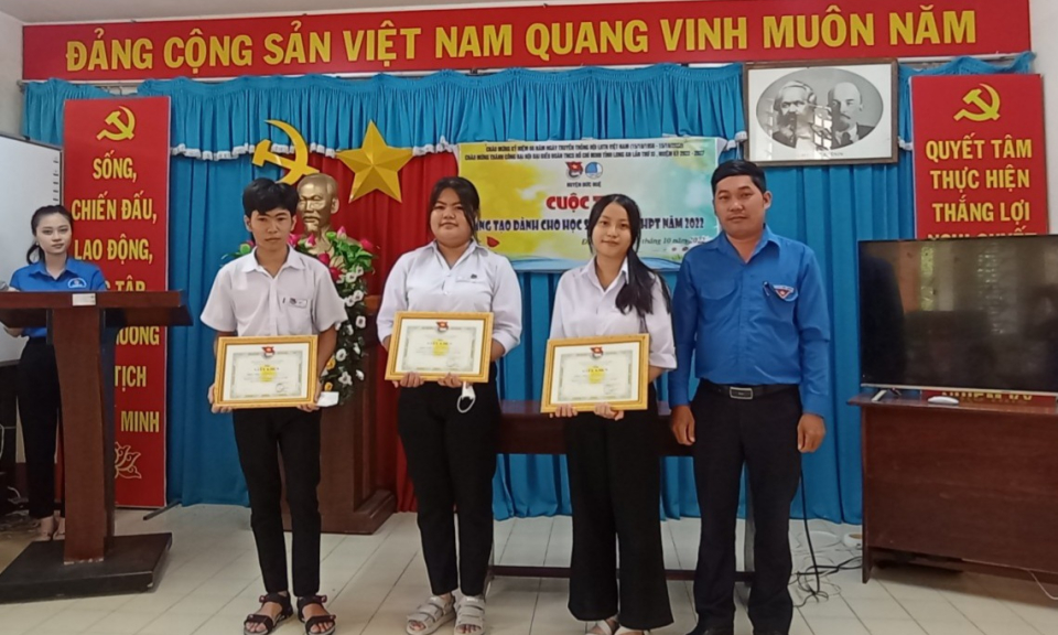 Huyện đoàn Đức Huệ tổ chức Cuộc thi "Sáng tạo dành cho học sinh Khối THPT năm 2022".