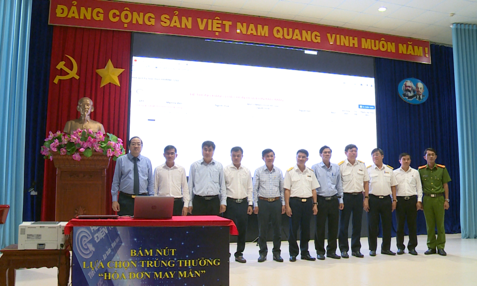 Cục Thuế Long An quay số mở thưởng chương trình “Hóa đơn may mắn”