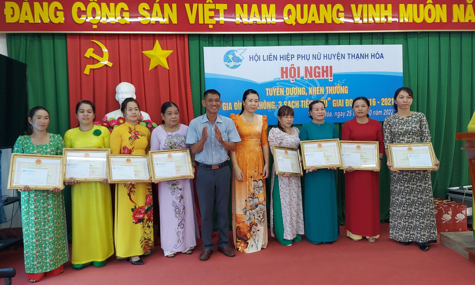 Thạnh Hóa tuyên dương, khen thưởng “Gia đình 5 không, 3 sạch tiêu biểu” giai đoạn 2016 - 2021