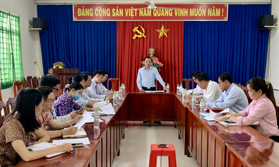 Thường trực Huyện ủy Châu Thành làm việc Đảng ủy xã Hiệp Thạnh