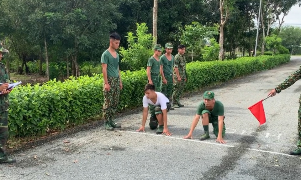 Đồn Biên phòng Sông Trăng tăng cường rèn luyện thể lực cho bộ đội