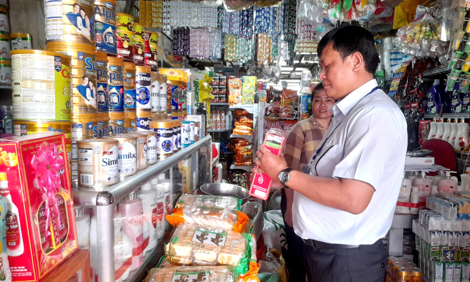 Tân Thạnh kiểm tra đột xuất về an toàn thực phẩm