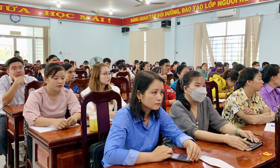 Tân Hưng mở lớp bồi dưỡng nghiệp vụ công đoàn cơ sở 