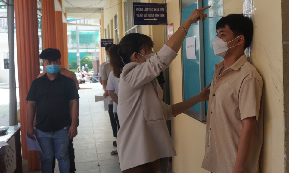 Bến Lức sơ tuyển sức khỏe cho thanh niên trong độ tuổi sẵn sàng nhập ngũ năm 2023