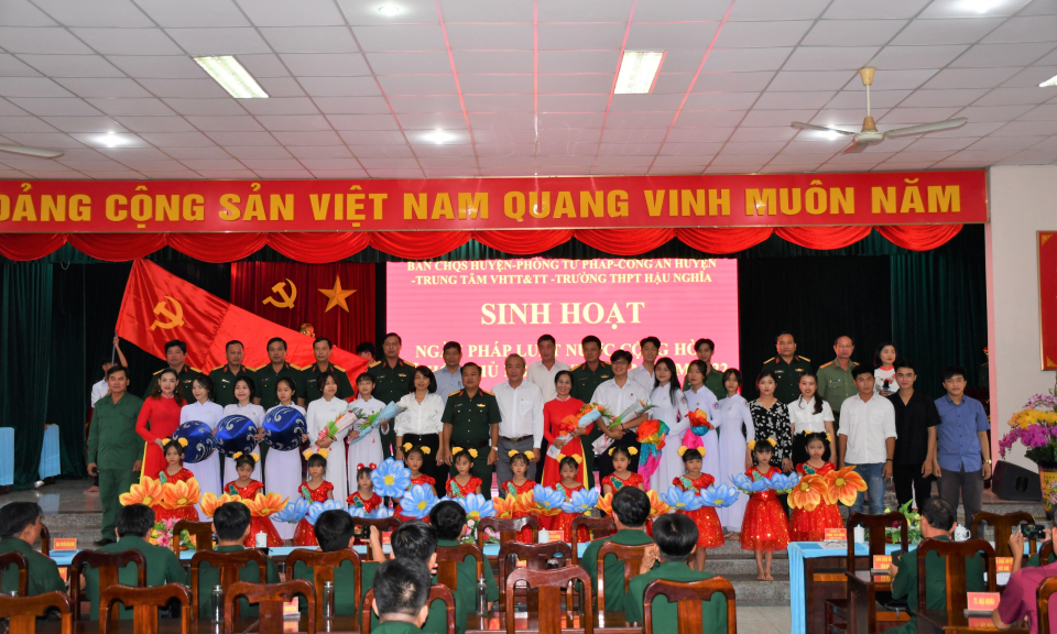 Đức Hòa tổ chức sinh hoạt Ngày Pháp luật Việt Nam 9/11