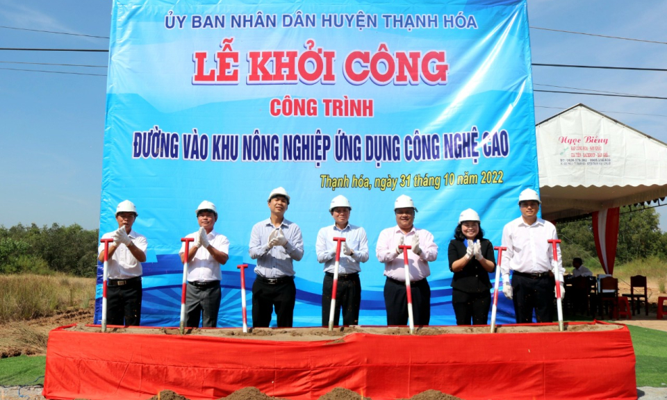Thạnh Hóa khởi công xây dựng công trình trọng điểm theo Nghị quyết Đại hội Đảng bộ huyện