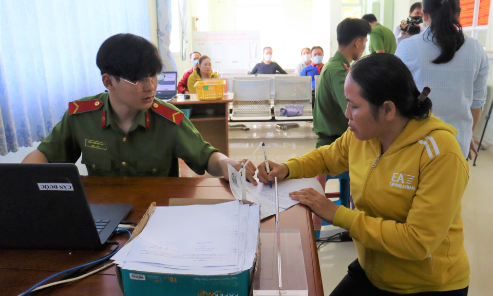 Cần Đước nhân rộng mô hình “Niềm nở khi tiếp xúc, tận tình khi hướng dẫn, trách nhiệm khi giải quyết công việc”