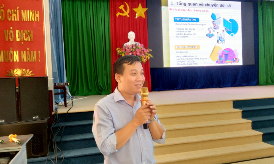 Tân Hưng tập huấn kỹ năng số cho Tổ công nghệ số cộng đồng