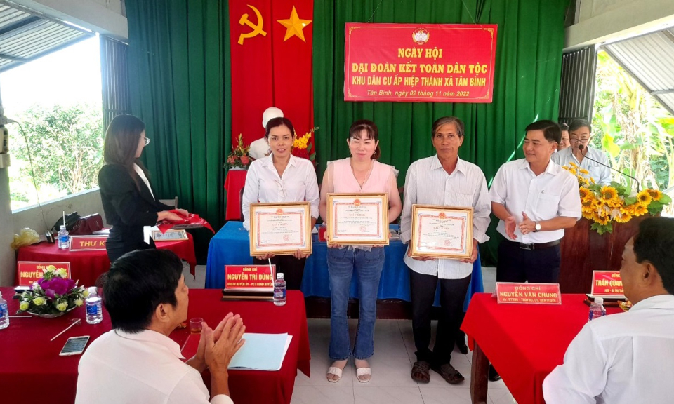 Tân Thạnh tổ chức điểm Ngày hội Đại đoàn kết toàn dân tộc