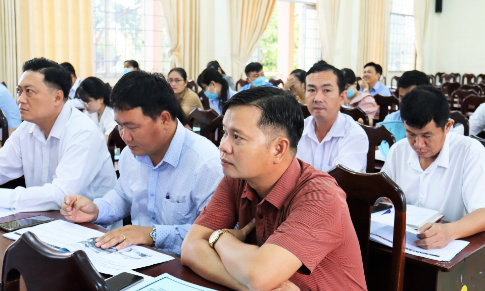 Cần Đước tập huấn phổ biến các quy định của Luật Bảo vệ môi trường