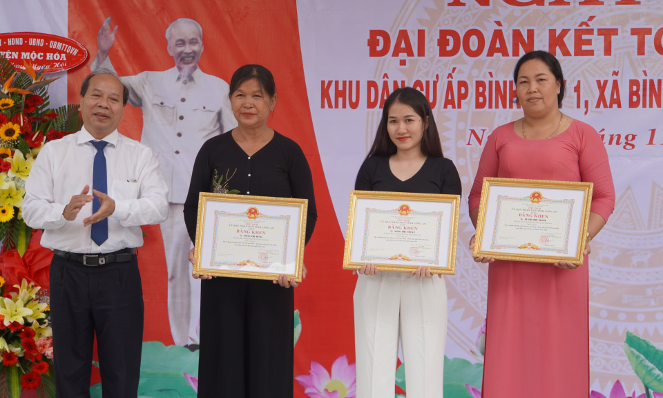 Mộc Hóa: Ngày hội đại đoàn kết toàn dân tộc, điểm tỉnh tại Khu dân cư