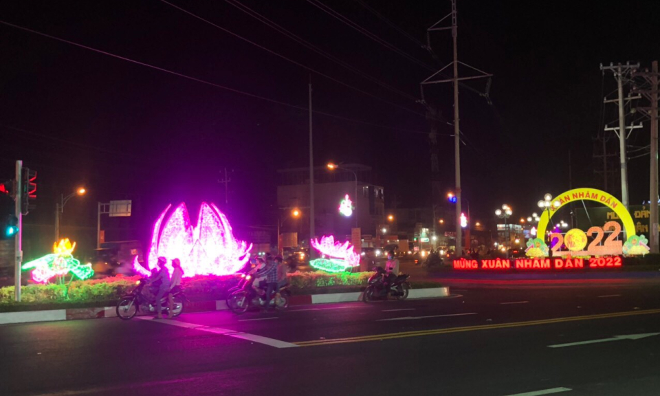 Bến Lức  tăng cường chỉnh trang hệ thống chiếu sáng đô thị