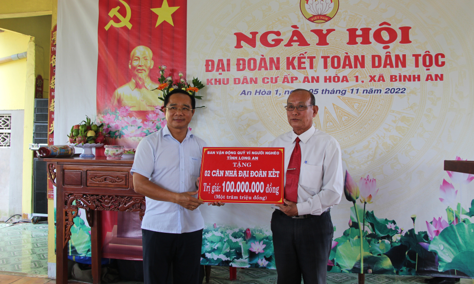 Bí thư Tỉnh ủy Long An dự Ngày hội Đại đoàn kết toàn dân tộc xã Bình An, huyện Thủ Thừa