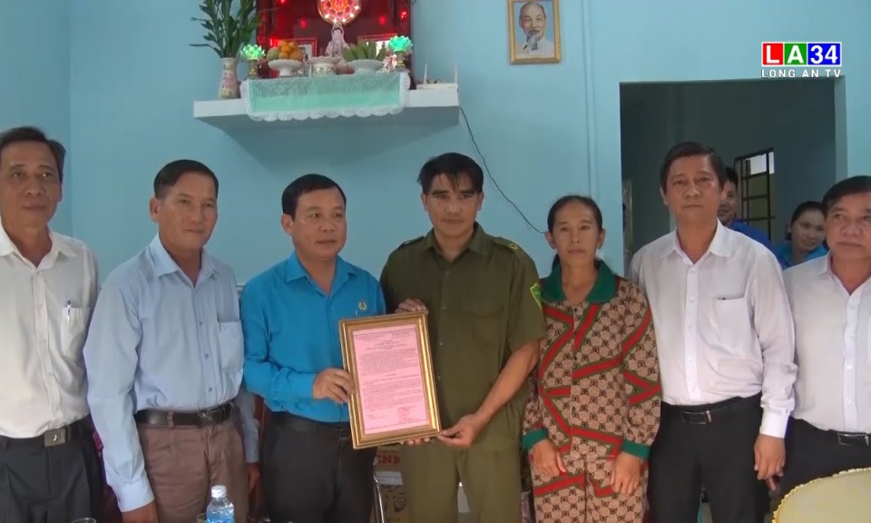 LĐLĐ tỉnh trao tặng “Mái ấm công đoàn” tại huyện Cần Giuộc