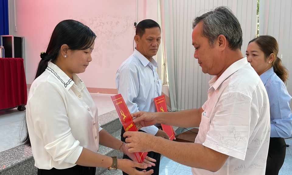 UB.MTTQ huyện Tân Hưng kiện toàn bộ máy