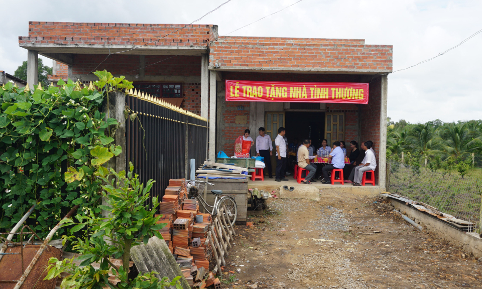 Bến Lức xây dựng 20 căn nhà Đại đoàn kết chào mừng 40 năm tái lập huyện