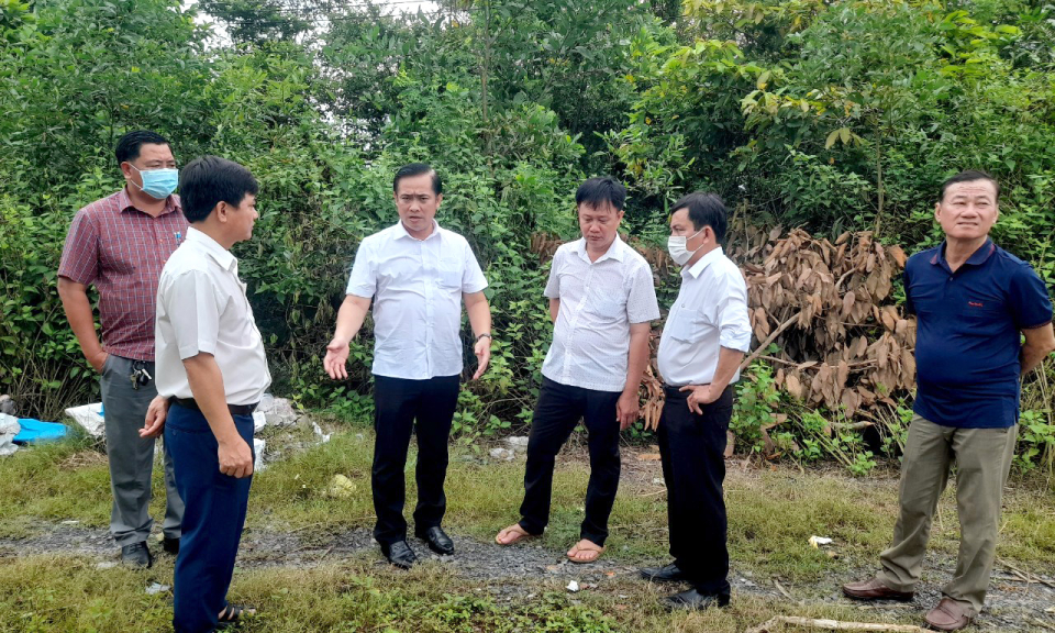 Chủ tịch UBND huyện Tân Thạnh kiểm tra tiến độ các công trình xây dựng cơ bản