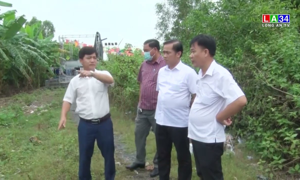 Chủ tịch UBND huyện Tân Thạnh kiểm tra tiến độ các công trình xây dựng cơ bản