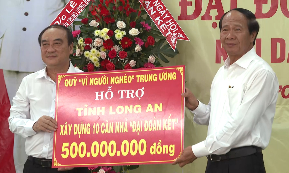 Phó Thủ tướng Lê Văn Thành dự ngày hội Đại đoàn kết toàn dân tộc tại Long An