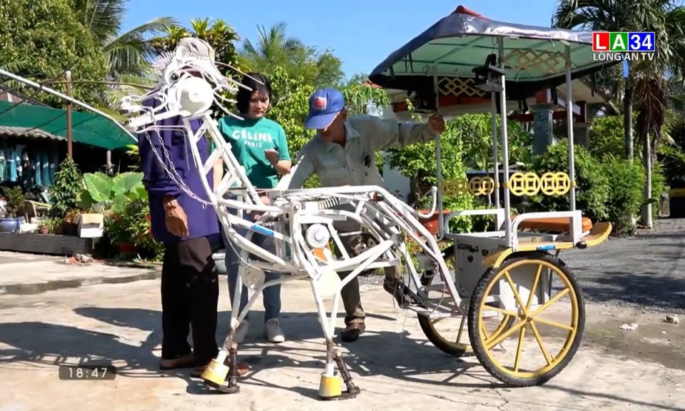 Lão nông chế tạo "ngựa sắt" diễu phố