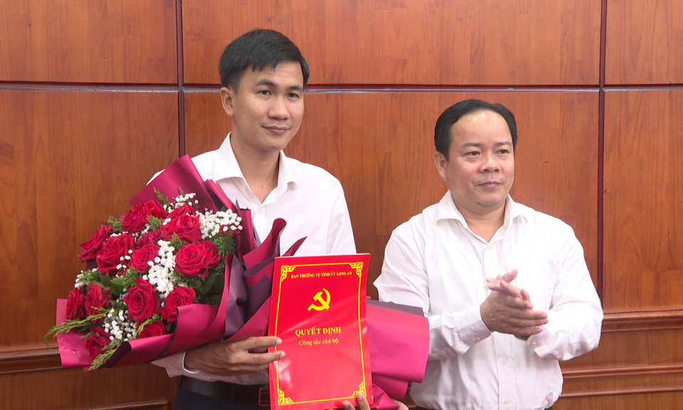 Công bố quyết định bổ nhiệm chức vụ Thư ký Bí thư Tỉnh ủy