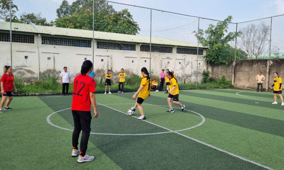 Thành phố Tân An sôi nổi giải bóng đá, bóng chuyền chào mừng Ngày Nhà giáo Việt Nam 20/11