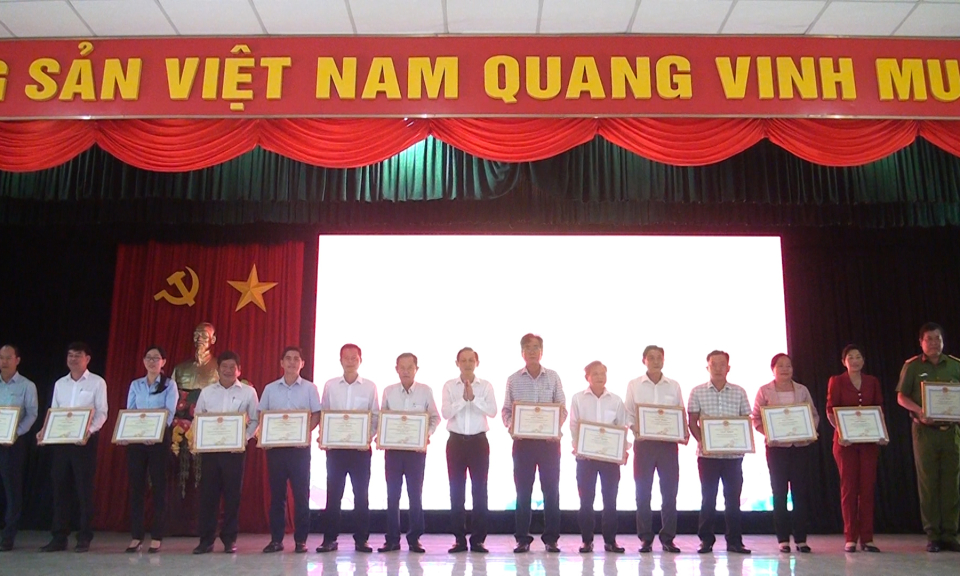 Đức Hòa tổng kết 10 năm thực hiện Nghị quyết Trung ương 8, khóa XI về   "Chiến lược bảo vệ Tổ quốc trong tình hình mới"