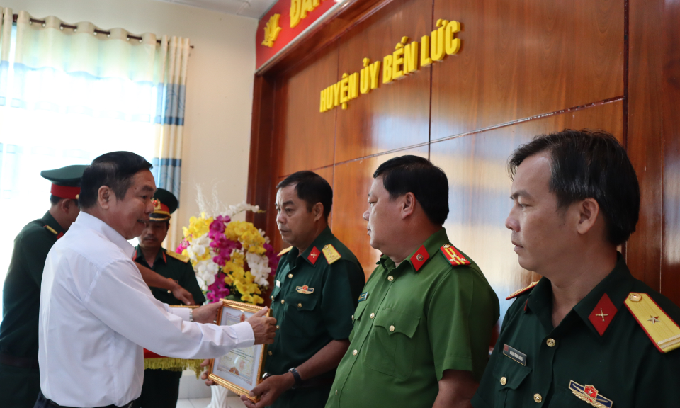 Bến Lức tổng kết 10 năm thực hiện Nghị quyết Trung ương 8 Khóa XI về Chiến lược bảo vệ Tổ quốc trong tình hình mới - Copy