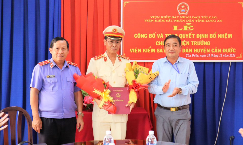 Công bố quyết định bổ nhiệm Viện trưởng VKSND huyện Cần Đước
