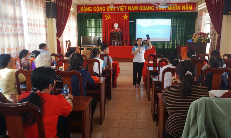 Bến Lức tập huấn kiến thức, kỹ năng giám sát trẻ khi tham gia mạng xã hội